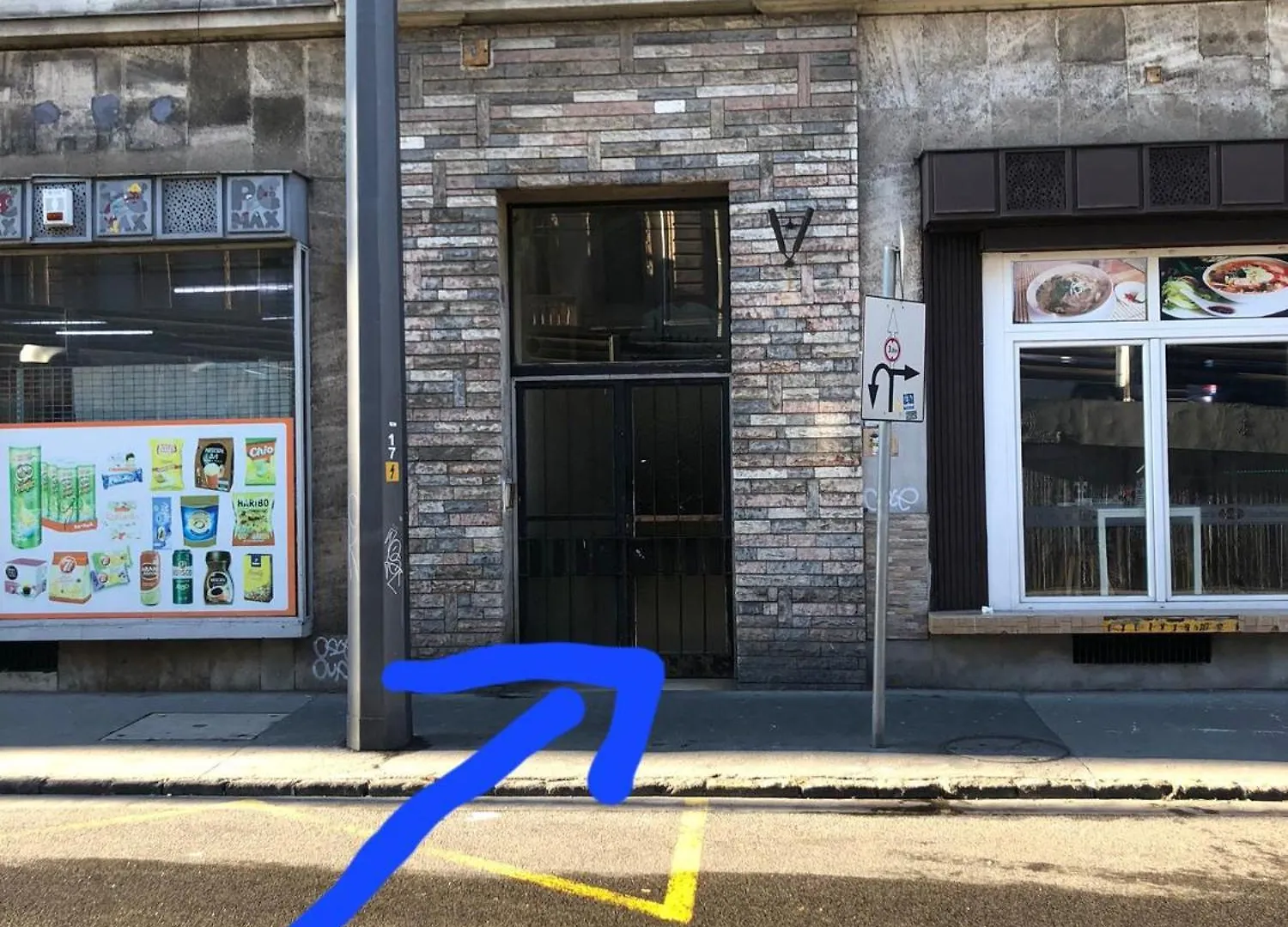 7Dab Rotten 4B1 Contactless Self Check-In Budapest